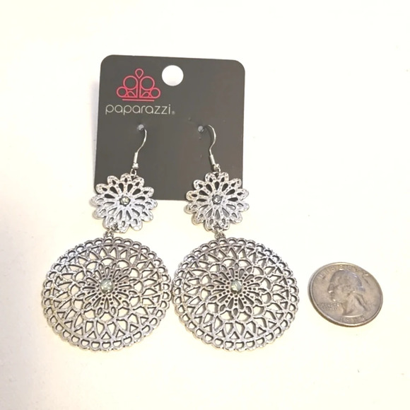 #444 NWT Paparazzi earring silver tone - Picture 3 of 3